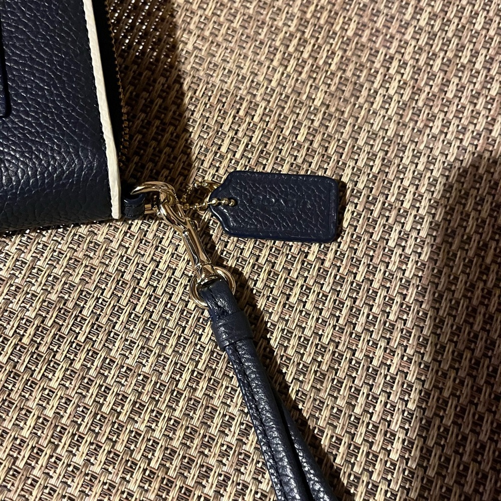 Coach Dark Blue Leather Wristlet with White Trim - Picture 3 of 9
